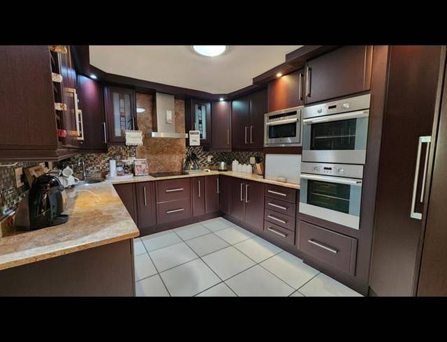 4 BEDROOM HOUSE FOR SALE IN MORELETAPARK